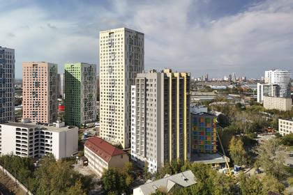 Шестой дом
Продолжаем делать бордюр во дворе
Завершили прокладку наружной тепловой сети
Закончили работы по гидроизоляции кровли паркинга
1 секция шестого дома
Начали декорировать фасад
Зашиваем ниши инженерных систем с 5 по 12 этажи
Делаем стяжку пола на 19 этаже
Монтируем откосы и подоконники на 4 этаже
2 секция шестого дома
Приступили к утеплению стилобата
Делаем ограждения балконов
с 3 по 9 этажи
Закончили установку квартирных дверей
Закончили облицовку плиткой в местах общего пользования
Начали укладывать плитку на лестничных клетках со 2 по 5 этажи
Фотография загружена 15 сентября 2026 года.