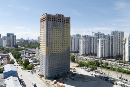 Шарташ Парк

Первая башня

продолжаем монтаж сплинкерной системы пожаротушения на 18 этаже
завершили стяжку пола на 23 этаже, продолжаем работы на 21 этаже
штукатурим стены на 17 этаже
зашиваем инженерные коммуникации в МОП на 10 этажe
монтируем дверные откосы на 12 этаже
шпаклюем стены и потолки в МОП на 19, 20 и 22 этажах
укладываем ламинат в квартирах на 7 этаже
кладём плитку в МОП на 18 этаже
шпаклюем стены и укладываем плитку на лестничных клетках с 12 по 17 этажи
монтируем окна на 29 этаже
утепляем фасад и готовим основание под декоративный слой
выполняем земляные работы для прокладки шинопровода по наружным сетям

Фотография загружена 1 июня 2026 года.