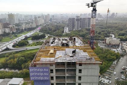 Парк Культуры

1 секция первого дома 

Закончили вынос сетей напорной и ливневой канализации около гипермаркета «Лемана ПРО»
Монтируем дренажную и ливневую канализации
Возводим монолит 31 этажа
Кладём стены с 2 по 18 этажи
Строим внутренние перегородки на 4, 5 и 17 этажах
Заканчиваем отделочные работы в подвале
Продолжаем монтаж оборудования индивидуального теплового пункта в подвале

Фотография загружена 1 сентября 2026 года.
