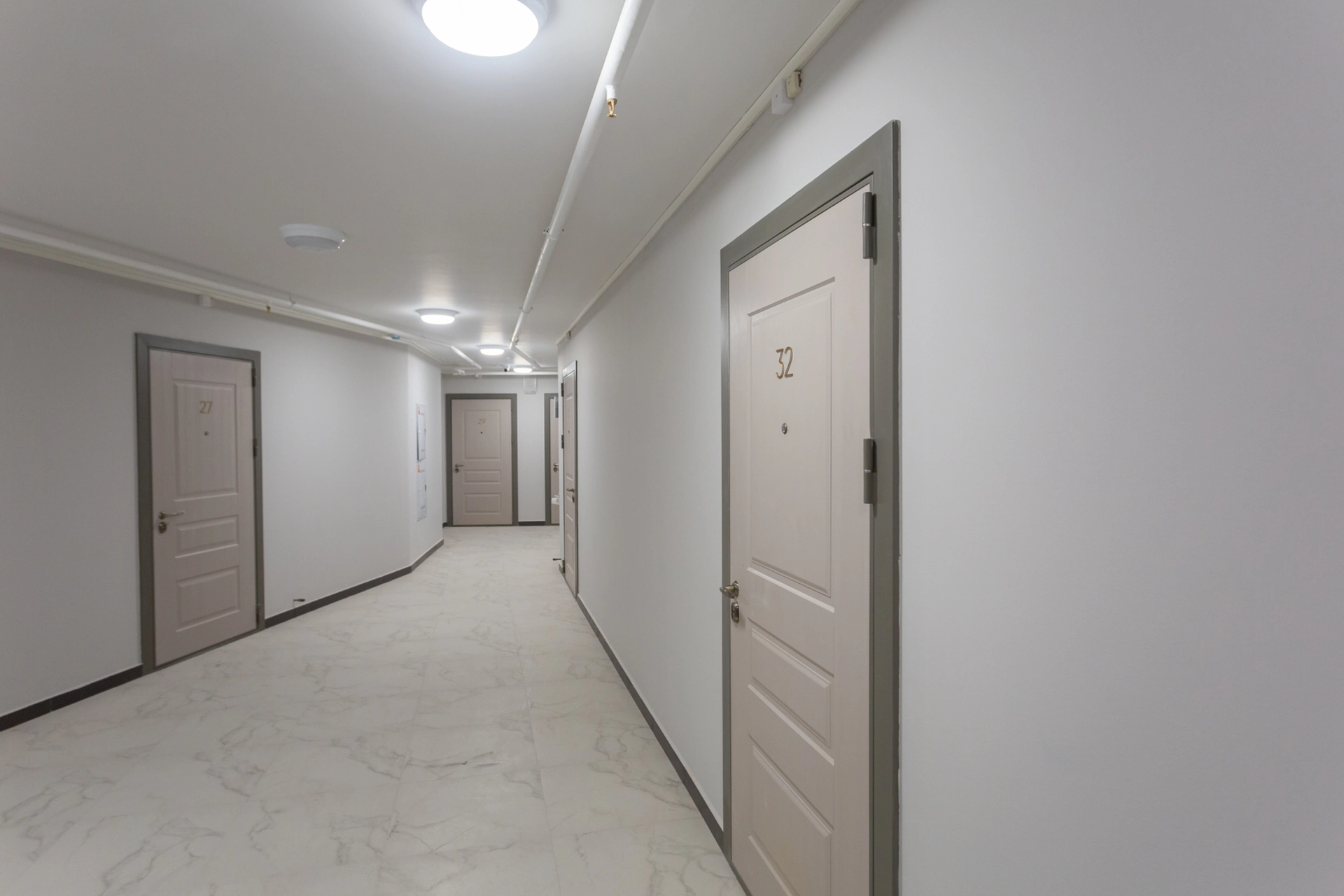 В третьей башне:
– начали передачу квартир собственникам.
Фотография загружена 15 июля 2023 года.