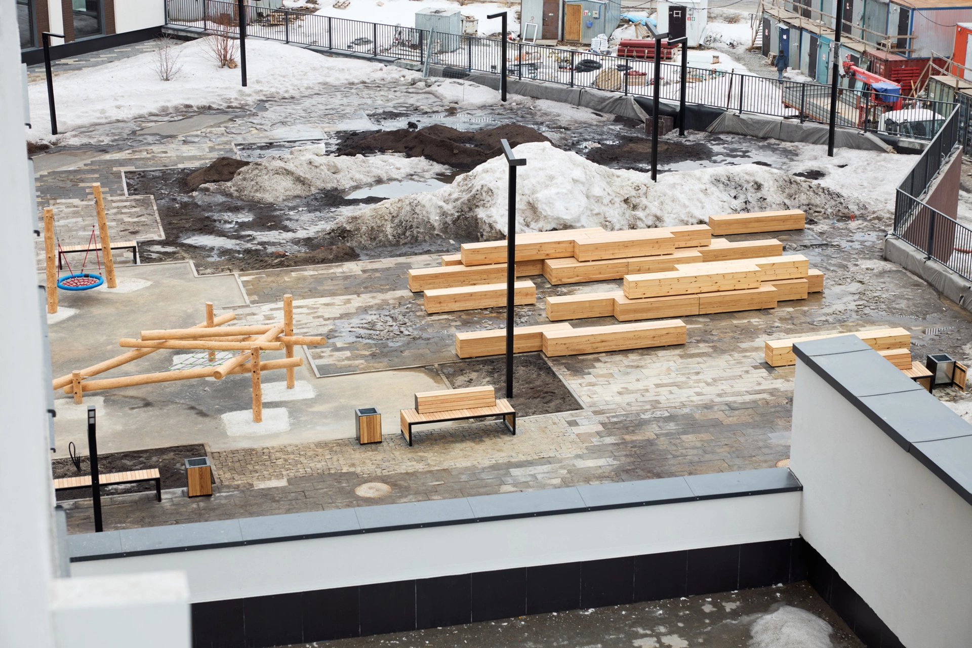 В 1 и 2 секциях четвёртого дома:

– идёт передача квартир. 

Фотография загружена 1 апреля 2024 года.