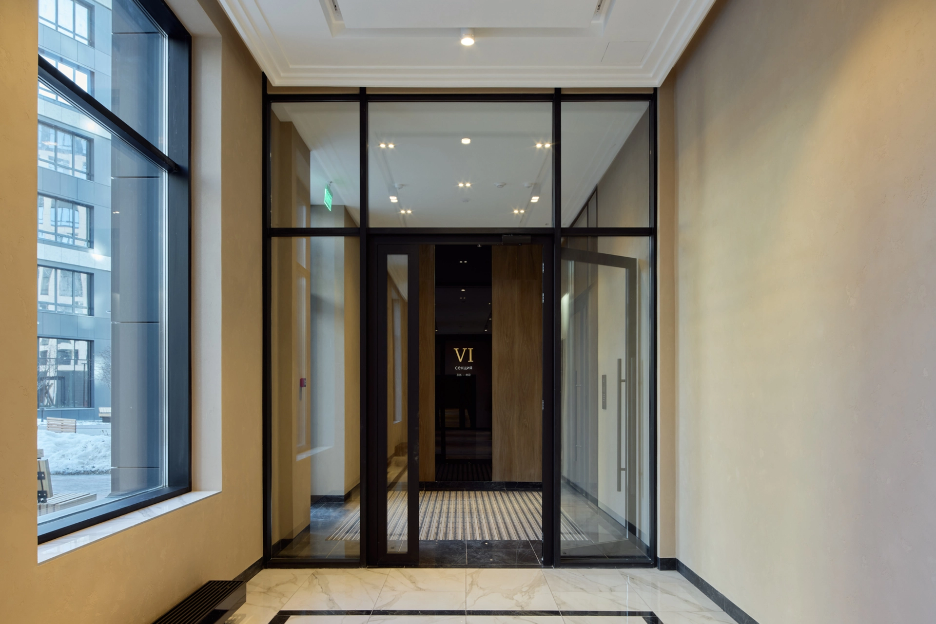 В третьем, четвёртом и пятом домах: 

– идёт передача квартир. 

Фотография загружена 1 декабря 2024 года.