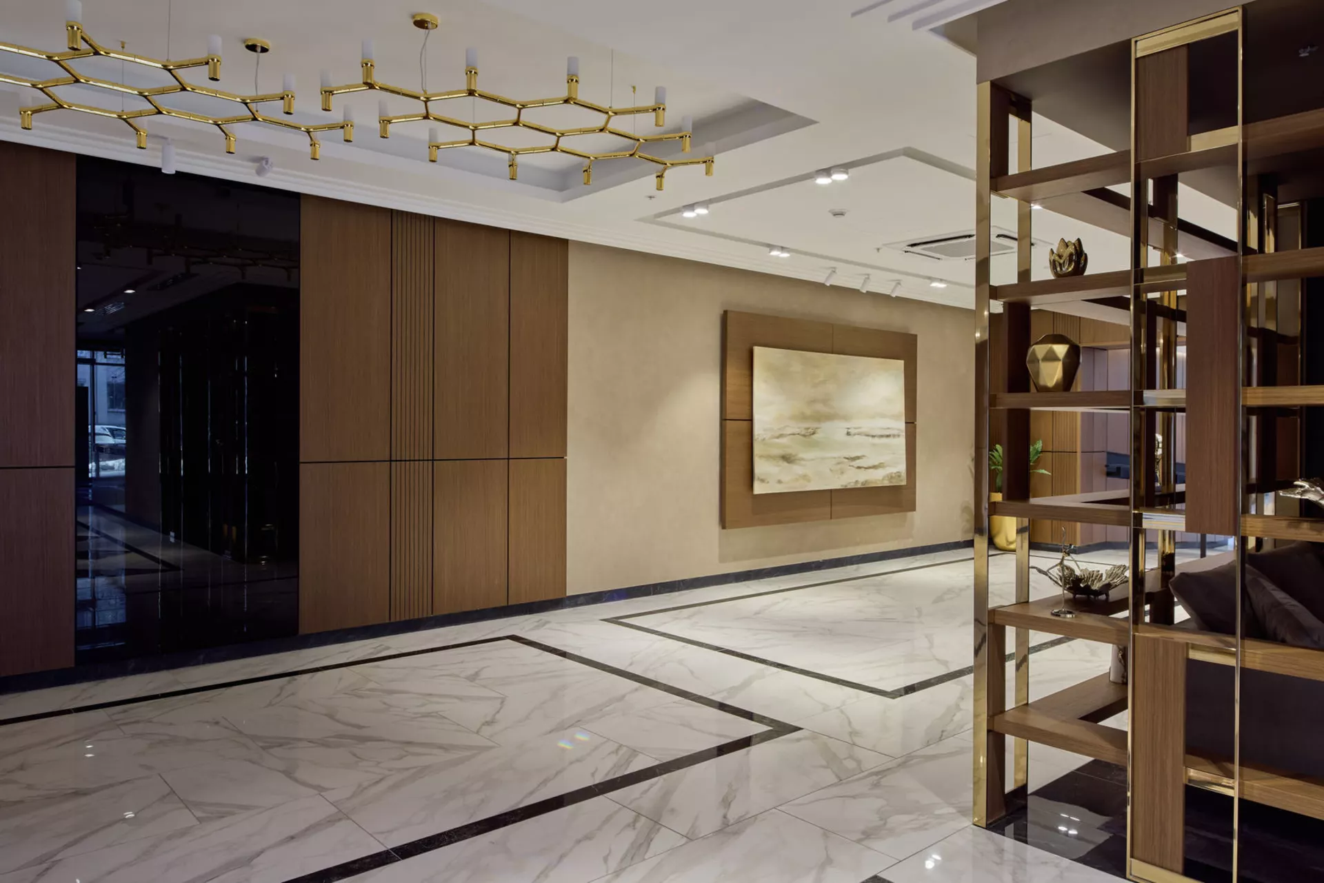 В третьем, четвёртом и пятом домах: 

– идёт передача квартир. 

Фотография загружена 1 декабря 2024 года.