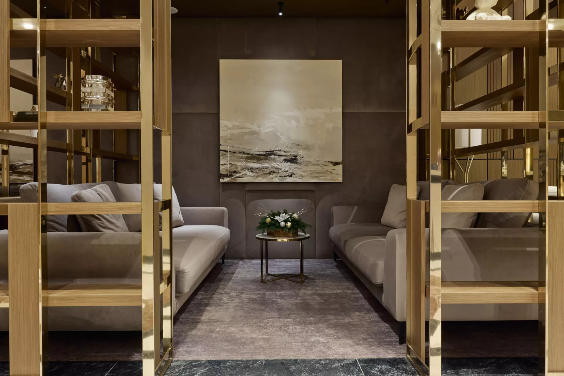 В третьем, четвёртом и пятом домах: 

– идёт передача квартир. 

Фотография загружена 15 декабря 2024 года.