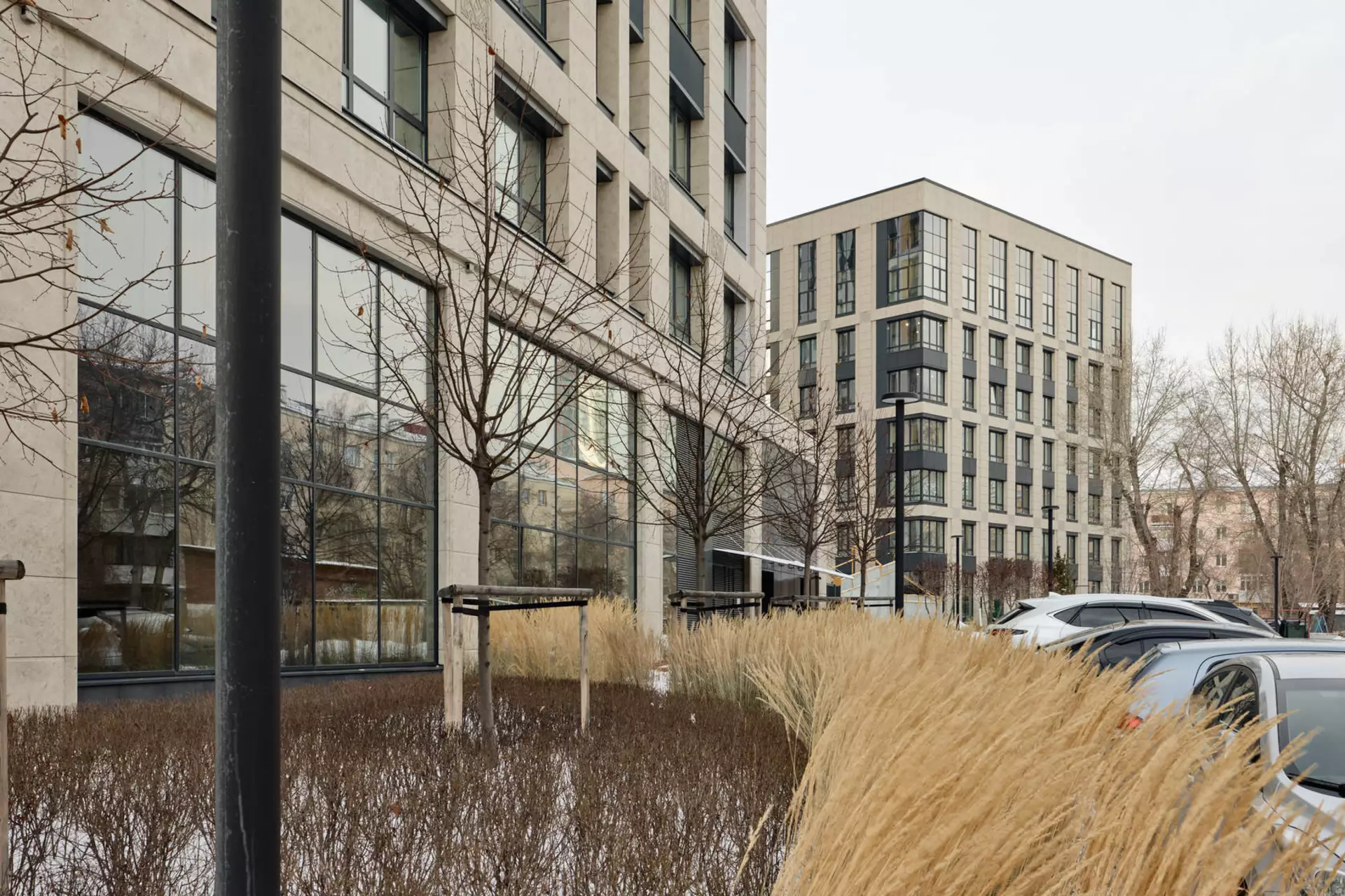 В третьем, четвёртом и пятом домах: 

– идёт передача квартир. 

Фотография загружена 31 декабря 2024 года.