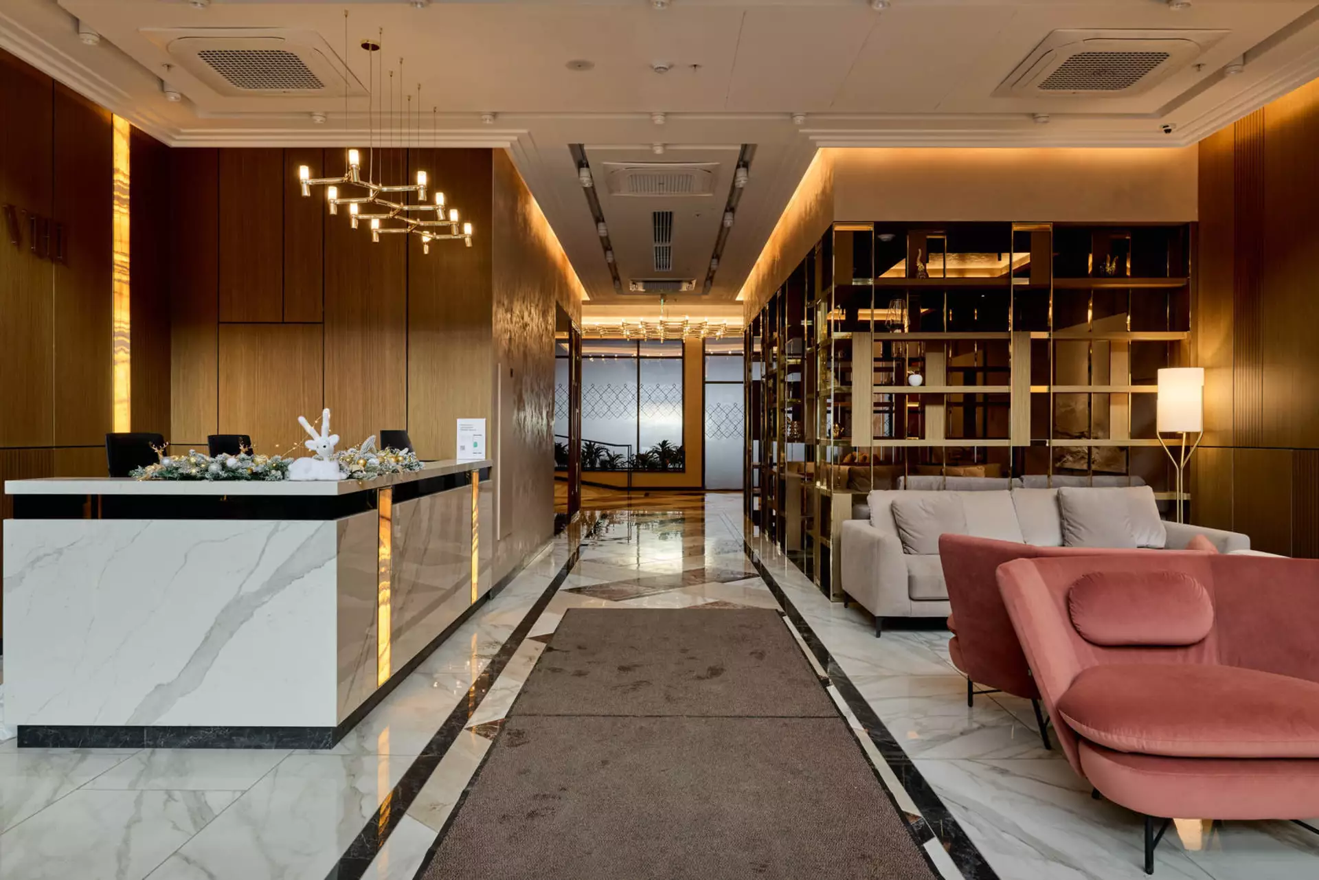 В третьем, четвёртом и пятом домах: 

– идёт передача квартир. 

Фотография загружена 31 декабря 2024 года.