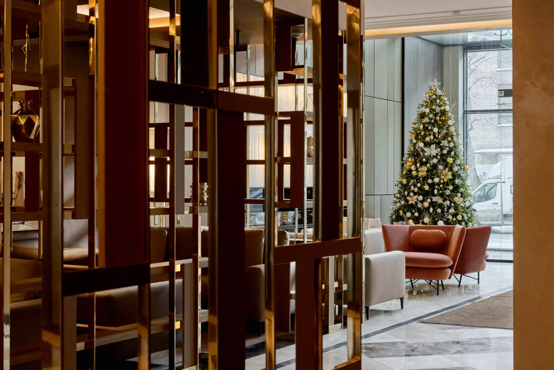 В третьем, четвёртом и пятом домах: 

– идёт передача квартир. 

Фотография загружена 31 декабря 2024 года.