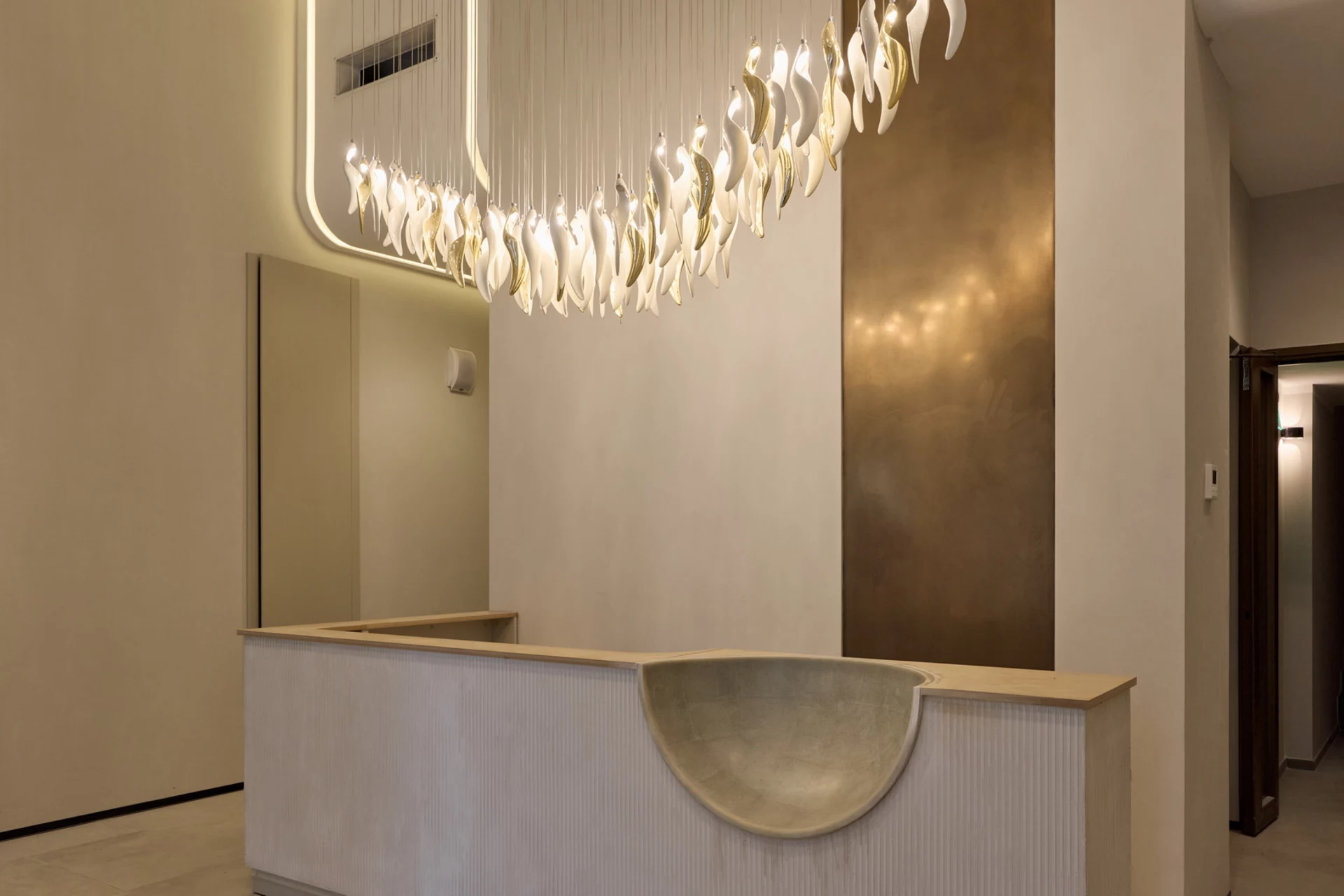 – Выполняем передачу квартир.

Фотография загружена 15 ноября 2025 года.