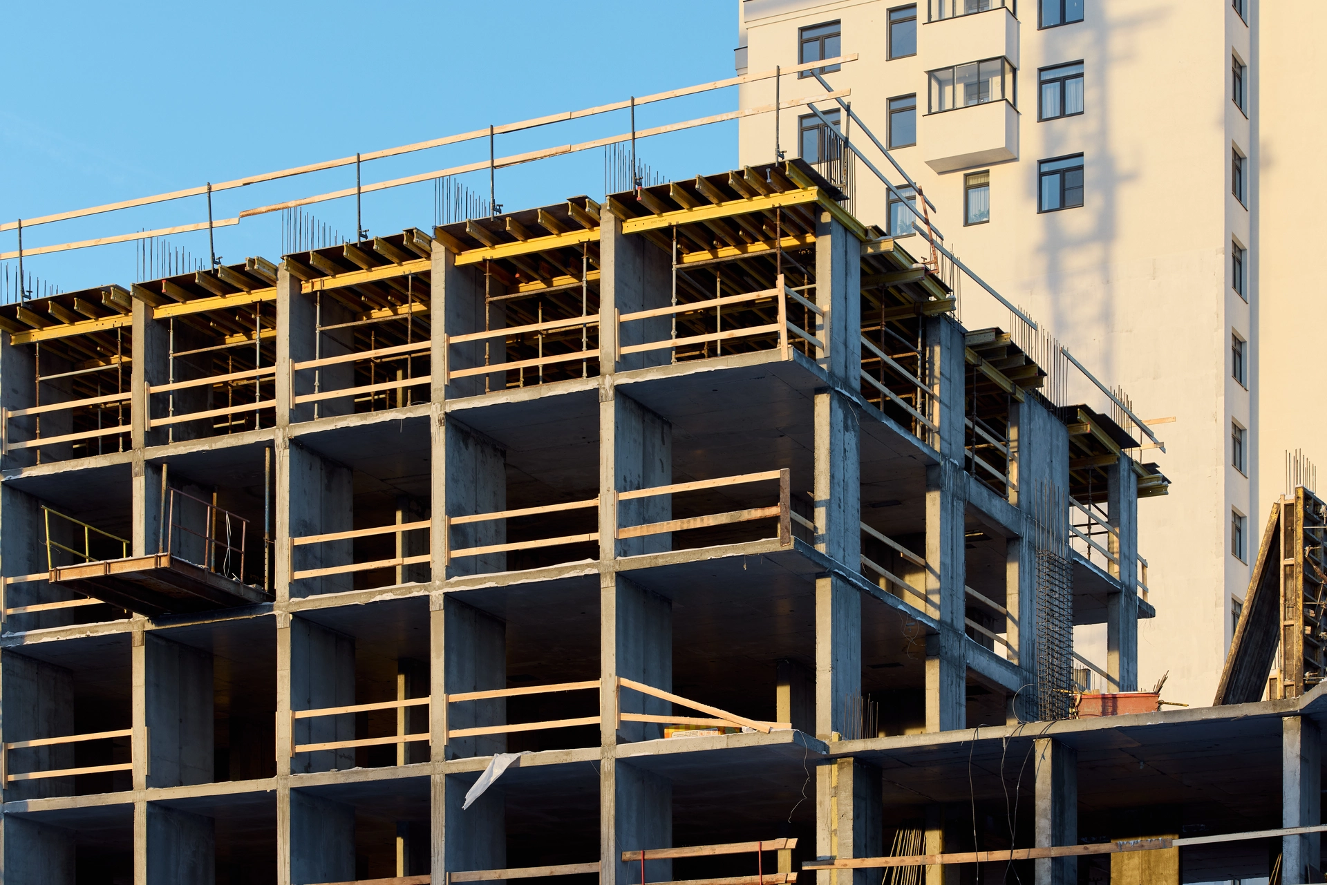 6 секция второго дома

возвели стены 6 этажа

7 секция второго дома

строим 7 этаж
выполняем кладку стен на −1 этаже

Фотография загружена 15 января 2026 года.