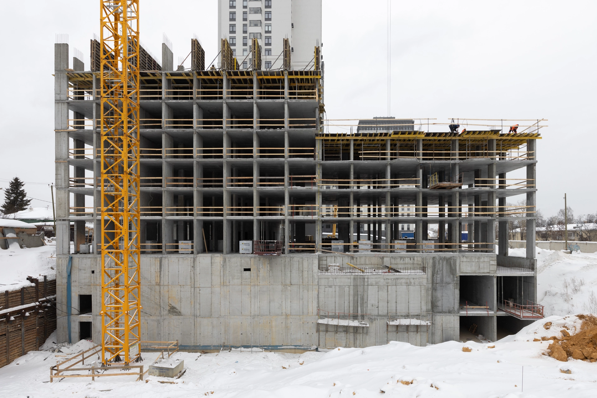 6 секция второго дома

построили 6 этаж

7 секция второго дома

возвели стены 7 этажа
начали кладку стен на 1 этаже

разрабатываем котлован второй части паркинга

Фотография загружена 1 февраля 2026 года.