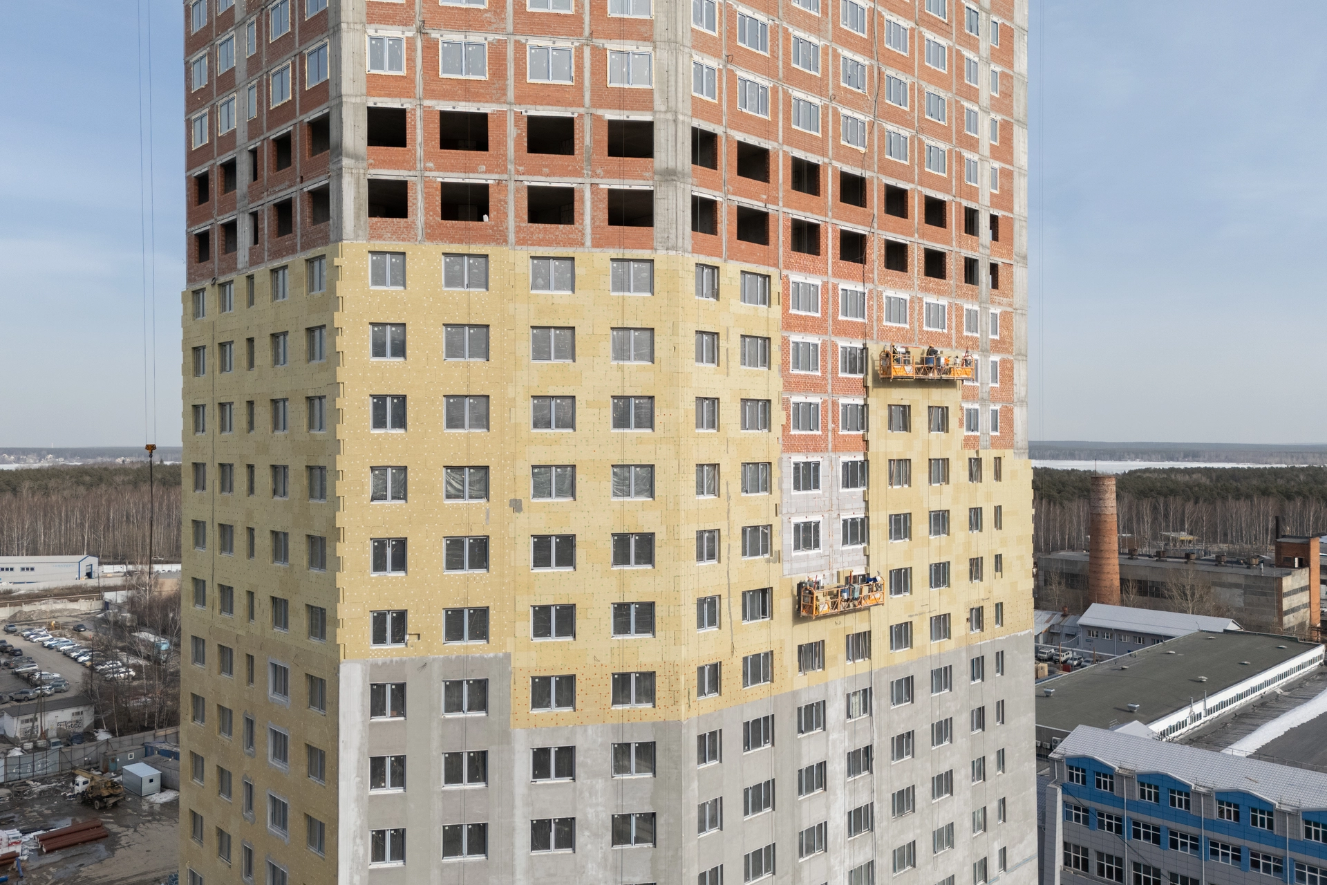 Шарташ Парк

Первая башня

установили подоконники до 12 этажа
утепляем фасад выше 12 этажа со стороны улицы Блюхера и переулка Шофёров
продолжаем отделку квартир
работаем над устройством внутренних инженерных сетей

Фотография загружена 1 апреля 2026 года.