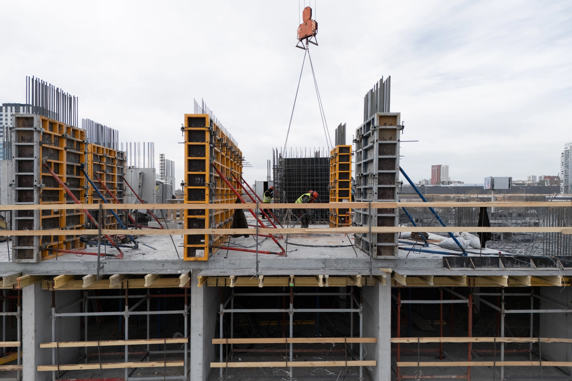 Парк Культуры

1 секция первого дома

возвели монолит 6 этажа
завершили гидроизоляцию фундаментной плиты
приступили к обсыпке пристенного дренажа

Фотография загружена 1 апреля 2026 года.