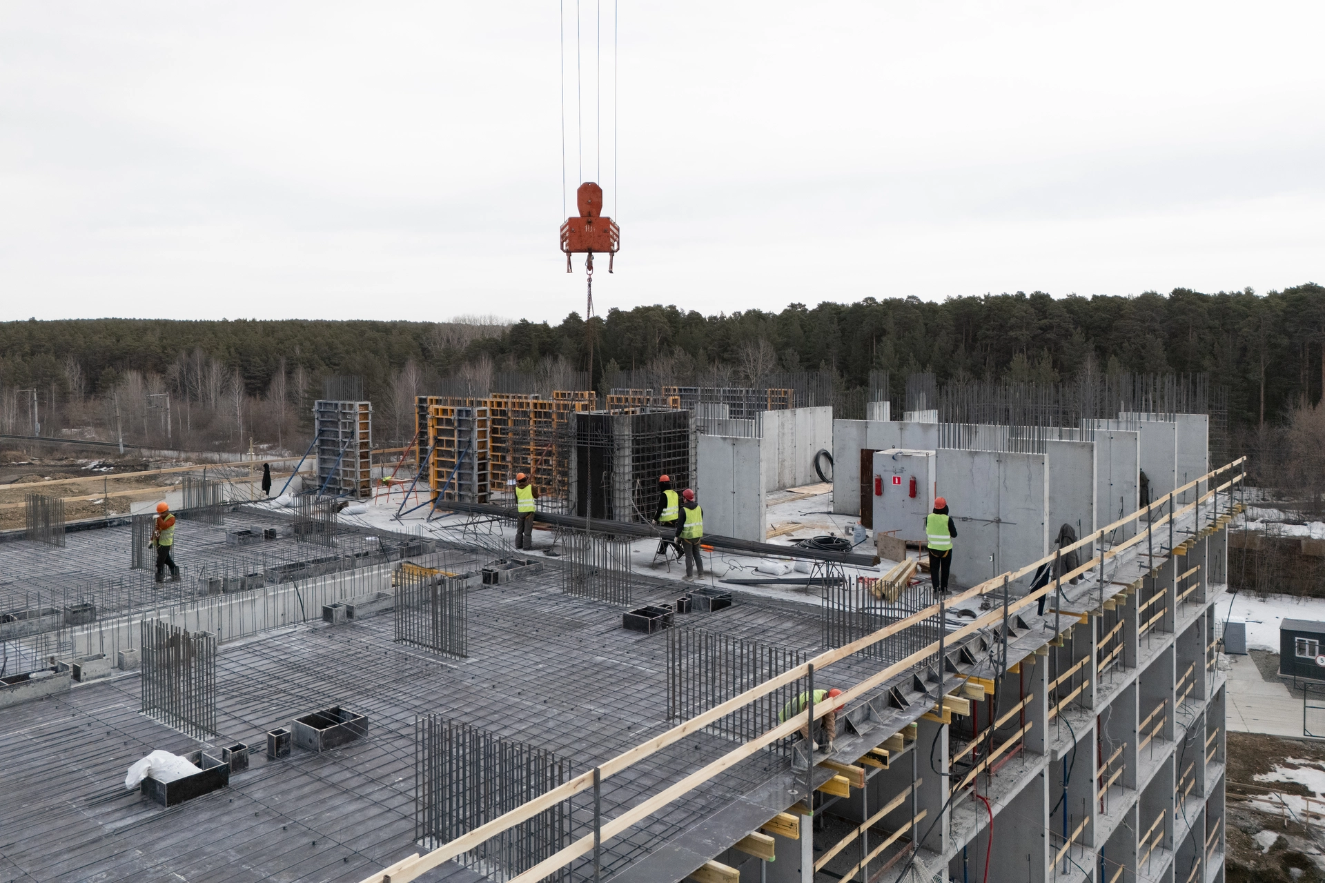 Парк Культуры

1 секция первого дома

возвели монолит 6 этажа
завершили гидроизоляцию фундаментной плиты
приступили к обсыпке пристенного дренажа

Фотография загружена 1 апреля 2026 года.