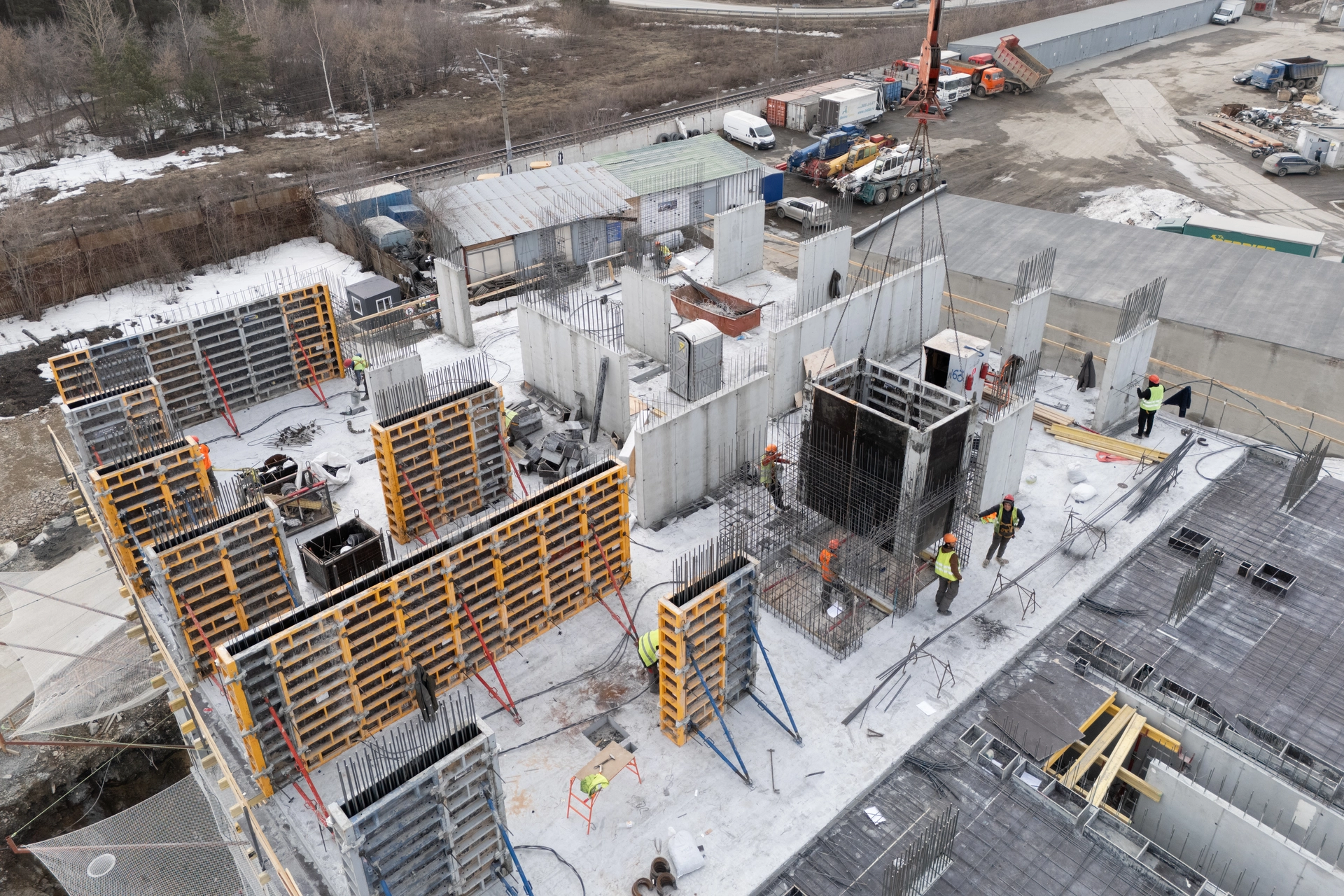 Парк Культуры

1 секция первого дома

возвели монолит 6 этажа
завершили гидроизоляцию фундаментной плиты
приступили к обсыпке пристенного дренажа

Фотография загружена 1 апреля 2026 года.