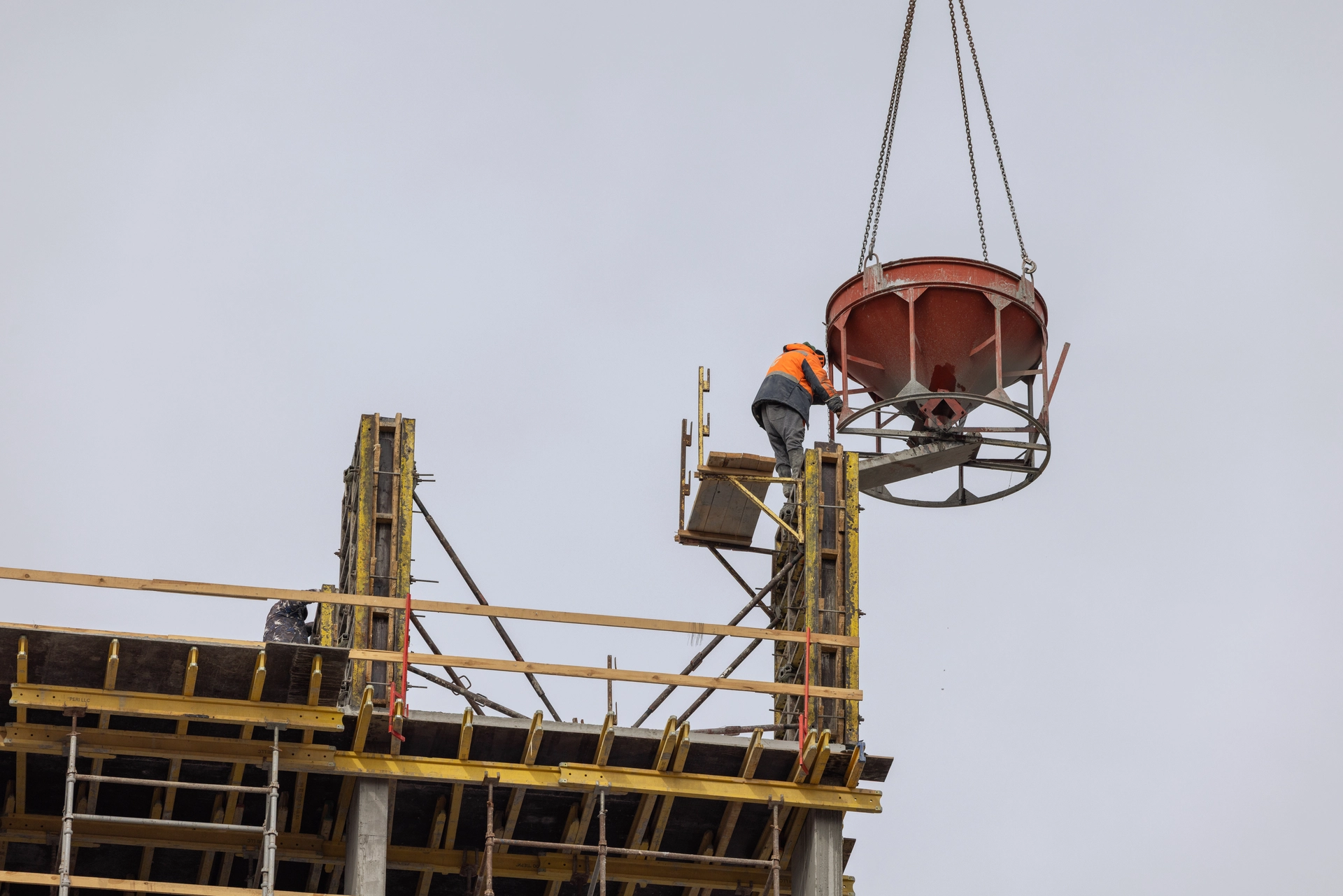 Парк Победы
6 секция второго дома
построили 12 этаж
выполняем кладку стен на 1–9 этажах
7 секция второго дома
построили 15 этаж
возводим стены на 1–9 этажах
Фотография загружена 15 апреля 2026 года.