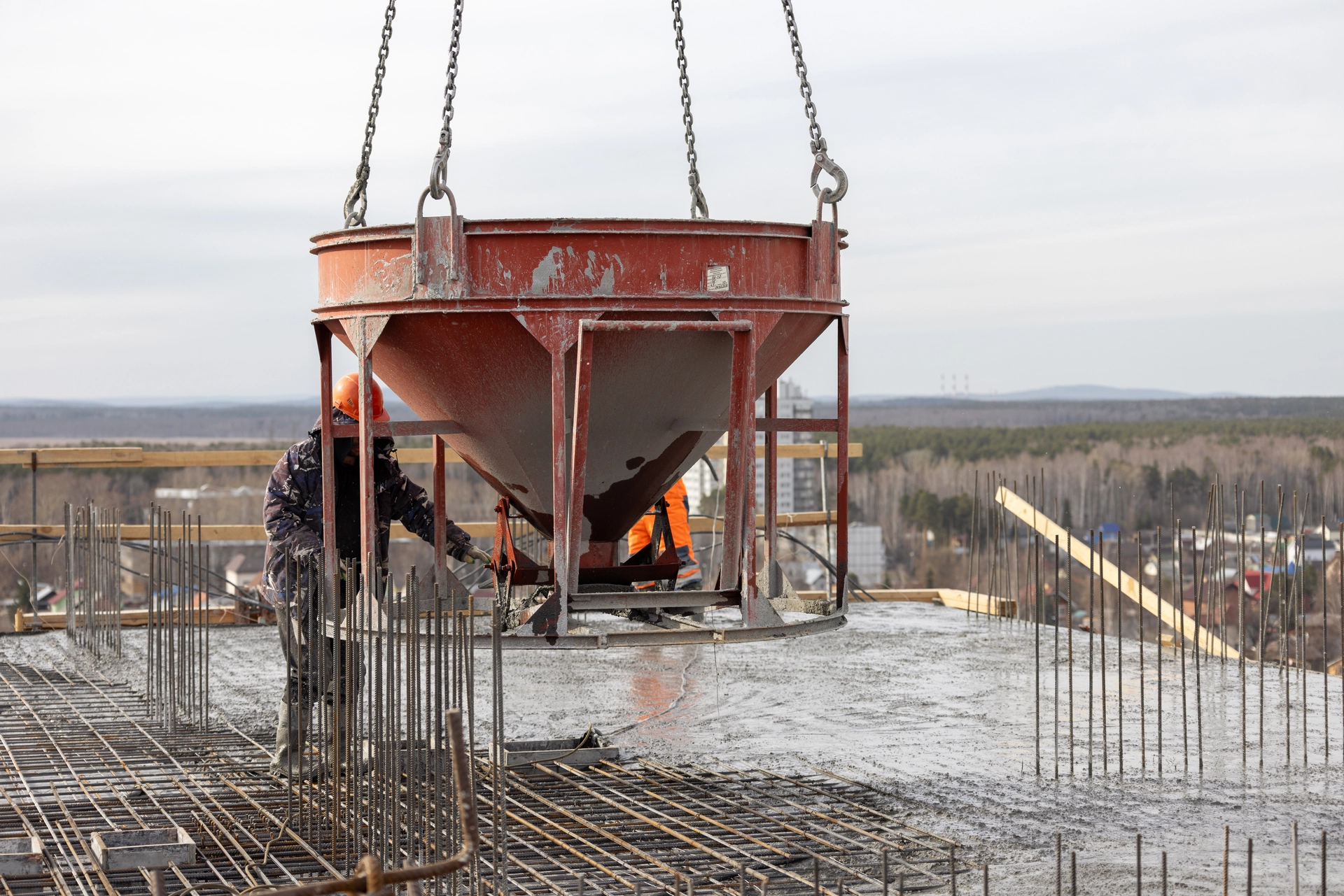 Парк Победы
6 секция второго дома
построили 12 этаж
выполняем кладку стен на 1–9 этажах
7 секция второго дома
построили 15 этаж
возводим стены на 1–9 этажах
Фотография загружена 15 апреля 2026 года.