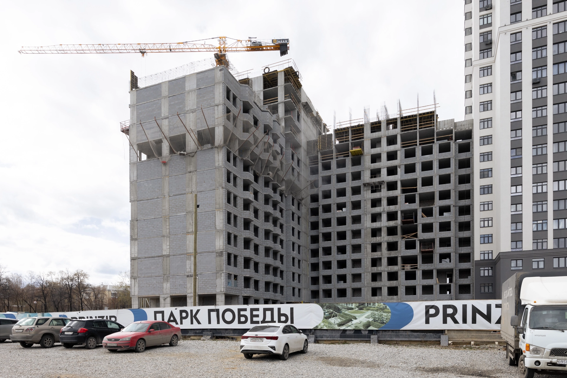 Парк Победы

6 секция второго дома

возводим монолит 14 этажа
выполняем кладку стен на 12 этаже
проводим электромонтажные работы на 3 этаже

7 секция второго дома

построили 16 этаж
выполняем кладку стен на 12 этаже
проводим электромонтажные работы на 3 этаже
устанавливаем противопожарную вентиляцию на 7 этаже

Паркинг

возводим стены на −2 этаже