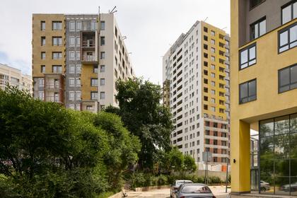 Малевич

Шестой дом

продолжаем монтировать лифтовое оборудование в доме
работаем над устройством декоративного слоя фасада

1 секция шестого дома
устанавливаем радиаторы с 3 по 6 этажи
заканчиваем штукатурные работы на 19 этаже

2 секция шестого дома

устанавливаем подоконные доски на 7–10 этажах
монтируем каркасы под гипсокартон для ниш в местах общего пользования
прокладываем трубы водоснабжения в санузлах

Фотография загружена 15 июля 2026 года.
