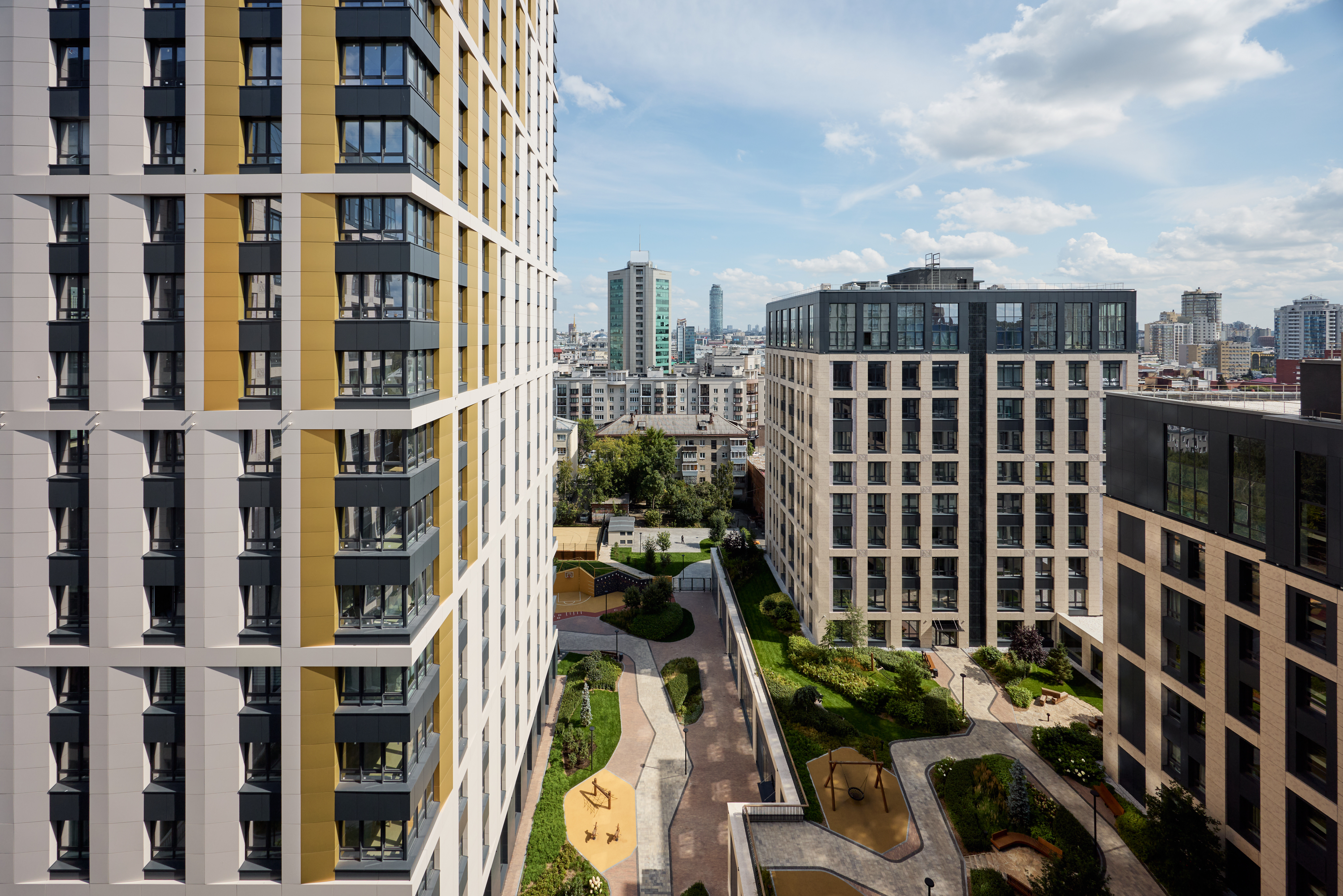 Двухуровневый
зелёный двор